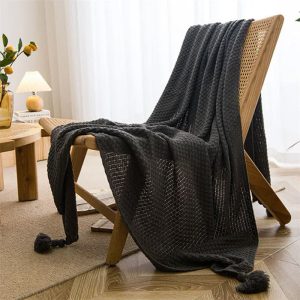 plaid macramé gris anthracite à pompons